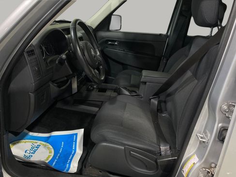 Used 2011 Jeep Liberty Sport image 20