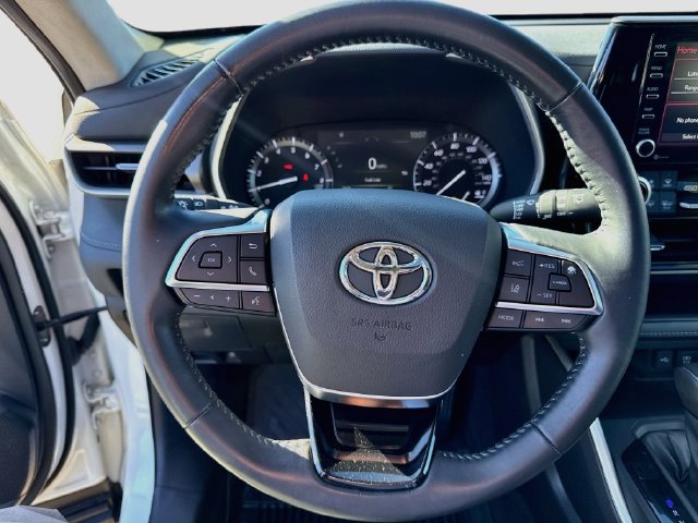 Used 2021 Toyota Highlander XLE AWD/4WD image 12