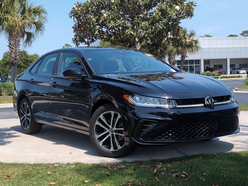 Used 2026 Volkswagen Jetta Sport FWD image 2