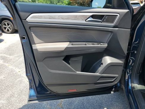 Certified 2023 Volkswagen Atlas Cross Sport SE w/ Panoramic Sunroof Package FWD image 21