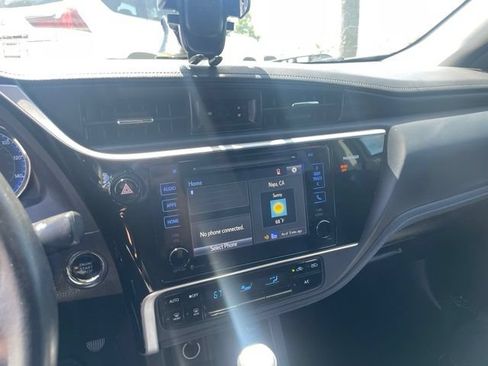 Used 2017 Toyota Corolla SE w/ SE Premium Package FWD image 40