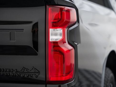 Used 2025 Chevrolet Silverado 1500 High Country w/ Midnight Edition AWD/4WD image 7