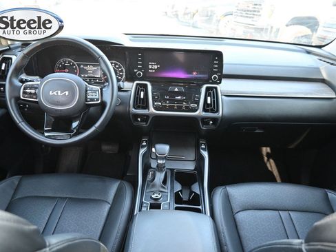 Used 2023 Kia Sorento EX w/ Panoramic Sunroof Package FWD image 7