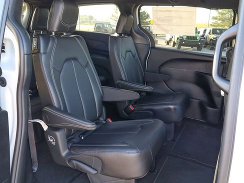 New 2026 Chrysler Pacifica Select image 31