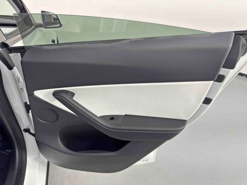 Used 2021 Tesla Model Y Long Range image 45