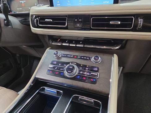 Used 2020 Lincoln Aviator Reserve w/ Equipment Group 201A AWD/4WD image 17
