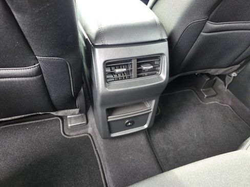 Used 2023 Ford Edge SE w/ Black Appearance Package image 18