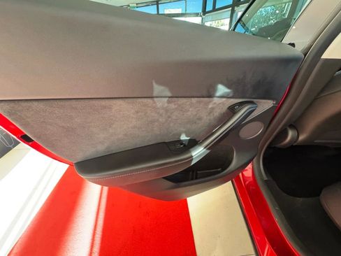 Used 2024 Tesla Model Y Long Range AWD/4WD image 28