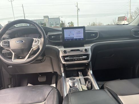 Used 2022 Ford Explorer XLT w/ Equipment Group 202A image 15