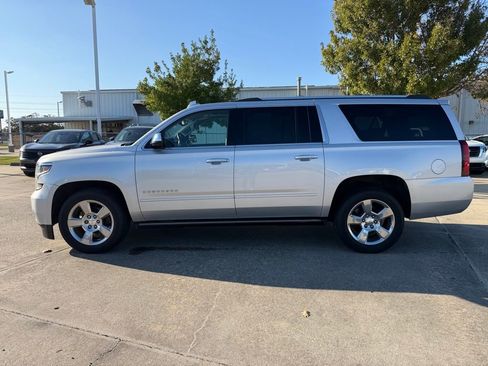 Used 2018 Chevrolet Suburban Premier image 2