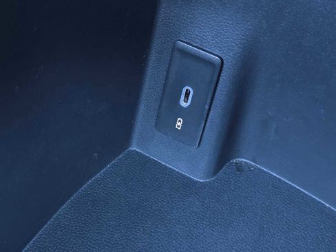 Used 2024 Volkswagen Atlas Cross Sport SE image 34