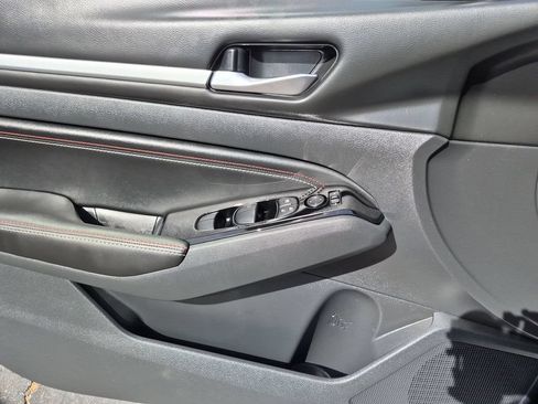 Used 2023 Nissan Altima 2.0 SR FWD image 25