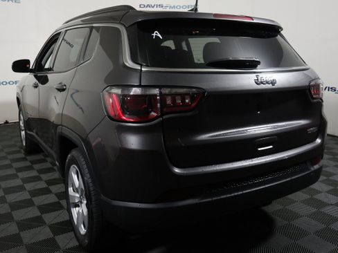Used 2021 Jeep Compass Latitude FWD image 9