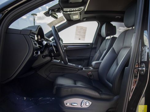 Used 2025 Porsche Macan AWD/4WD image 5