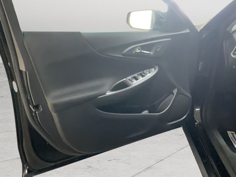 Used 2017 Chevrolet Malibu LT FWD image 11