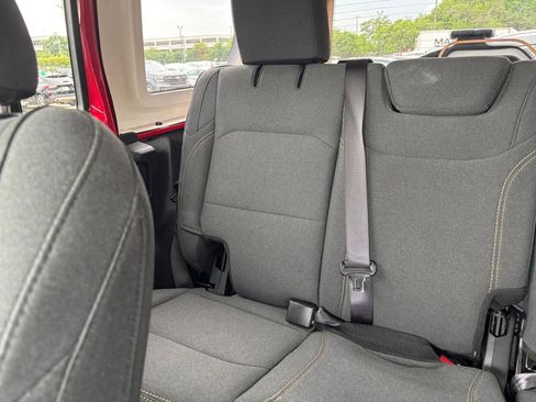 Used 2025 Jeep Wrangler Unlimited Sahara AWD/4WD image 37