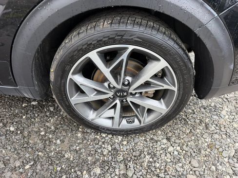 Used 2020 Kia Niro EX Premium FWD image 9