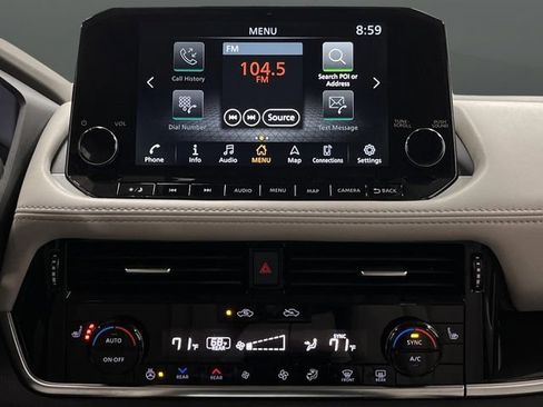 Used 2023 Nissan Rogue SL w/ SL Premium Package image 9