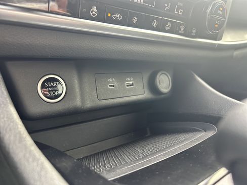 Used 2023 Nissan Rogue SV w/ SV Premium B Package FWD image 13