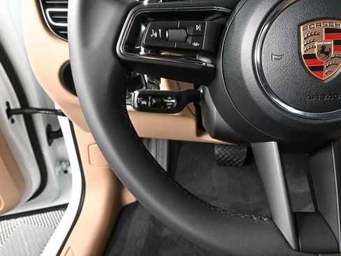 Certified 2026 Porsche Macan image 10