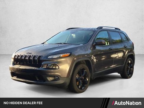 Used 2018 Jeep Cherokee Latitude w/ Altitude Package FWD image 1