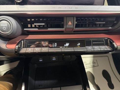 Used 2026 Toyota Prius Plug-In Hybrid image 31