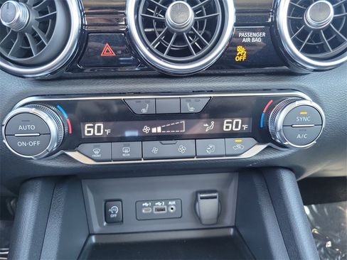 New 2025 Nissan Sentra SR image 9