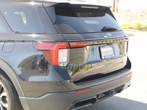 Used 2025 Ford Explorer ST-Line w/ Premium Package RWD image 16