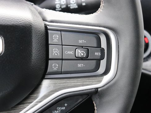 Used 2024 Jeep Wagoneer L Series II w/ Flexible Seating Group image 38