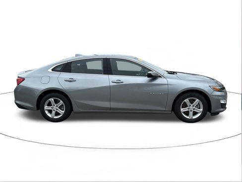 Used 2024 Chevrolet Malibu LT FWD image 2