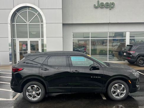 Used 2025 Chevrolet Blazer LT FWD image 1