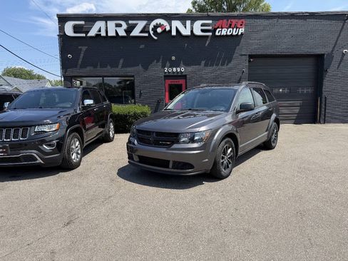 Used 2018 Dodge Journey SE w/ Connectivity Group FWD image 1
