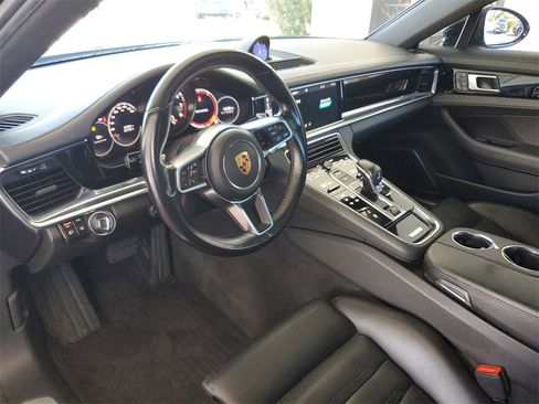Used 2018 Porsche Panamera 4 image 21