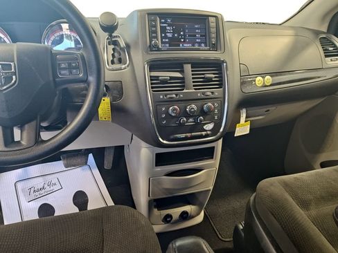 Used 2018 Dodge Grand Caravan SE FWD image 11