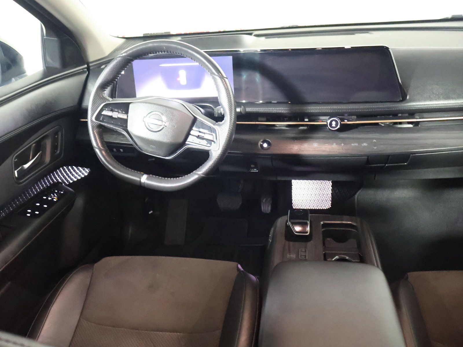 Used 2023 Nissan Ariya AWD image 24