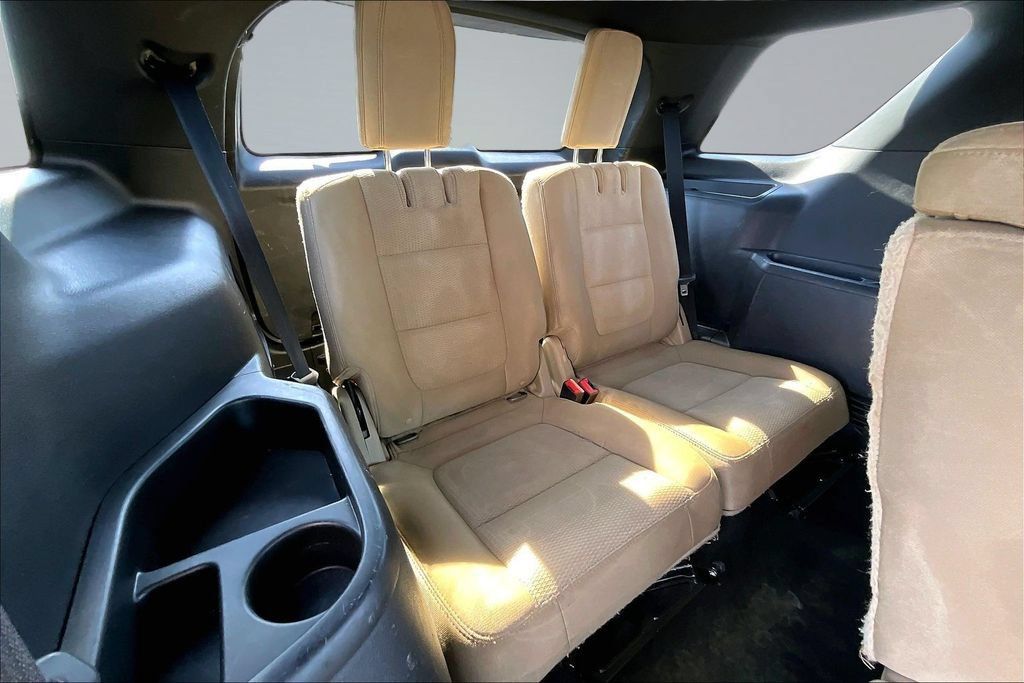 Used 2017 Ford Explorer XLT FWD image 28