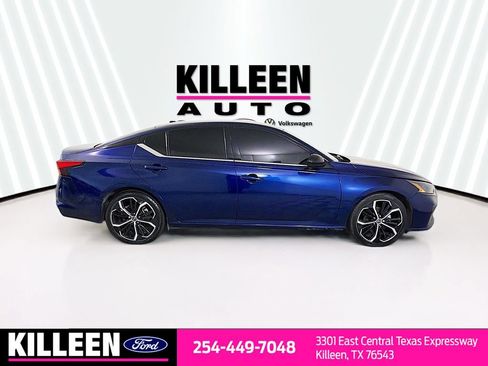 Used 2023 Nissan Altima 2.5 SR FWD image 10