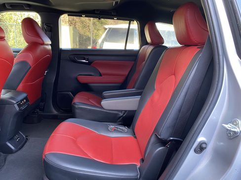 Used 2023 Toyota Highlander XSE image 35