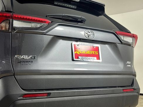 Certified 2021 Toyota RAV4 XLE Premium AWD/4WD image 27