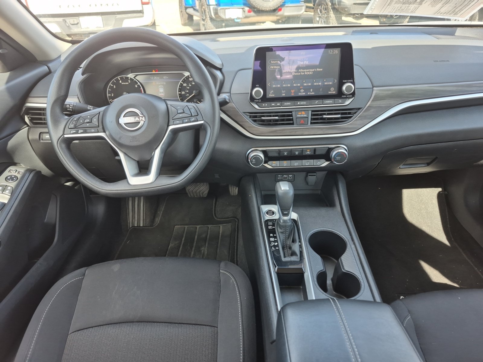 Used 2025 Nissan Altima 2.5 SV FWD image 18