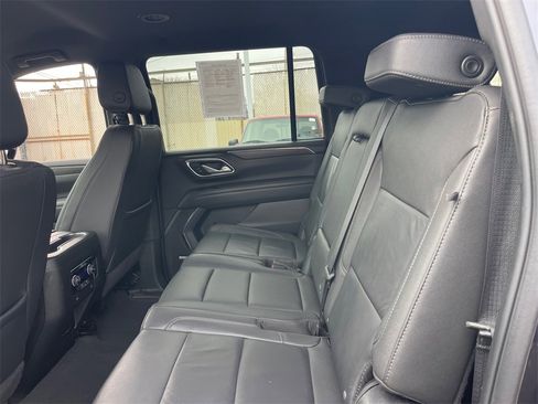 Used 2024 Chevrolet Suburban LT image 21