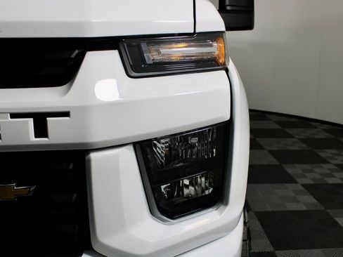 Used 2023 Chevrolet Silverado 2500 LT AWD/4WD image 3