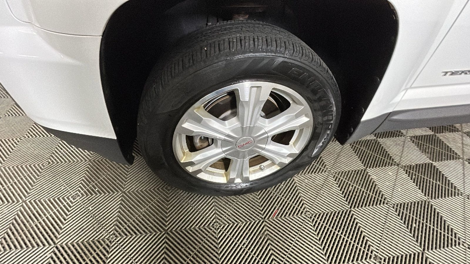 Used 2017 GMC Terrain SLT w/ Open Road Package FWD image 9