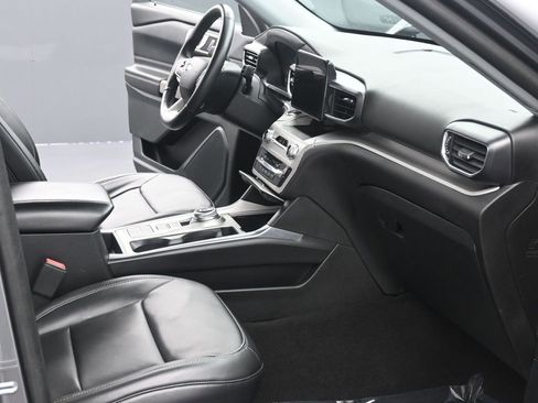 Used 2023 Ford Explorer XLT w/ Equipment Group 202A image 15