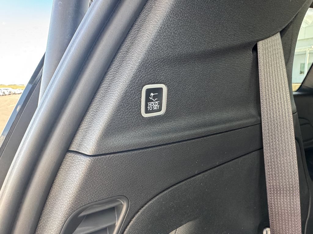 New 2027 Chrysler Pacifica Select FWD image 11