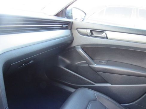 Used 2020 Volkswagen Passat 2.0T SE w/ Sunroof Package image 26