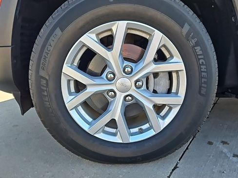 Used 2024 Jeep Grand Cherokee Limited image 9