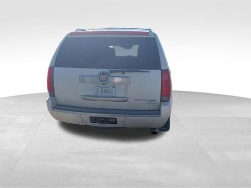 Used 2014 Cadillac Escalade Luxury image 7