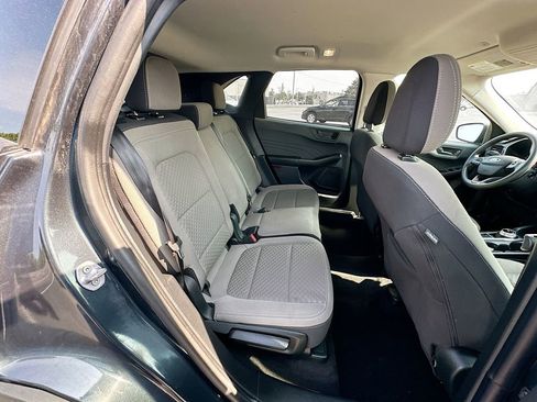 Used 2022 Ford Escape SE image 32