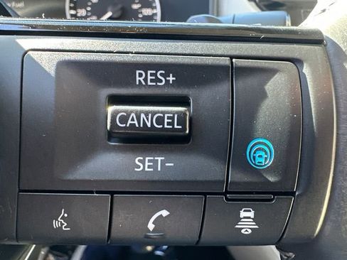 Used 2023 Nissan Rogue SL w/ SL Premium Package image 31